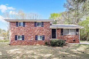 7080 Doncaster Rd in Jonesboro, GA - Building Photo