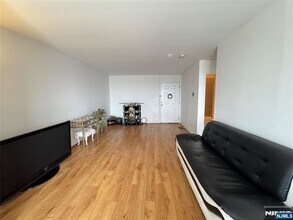 201 12th St in Palisades Park, NJ - Building Photo - Building Photo