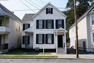 21 Grove Pl in Schenectady, NY - Building Photo