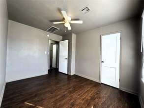 717 NE 34th Terrace in Oklahoma City, OK - Building Photo - Building Photo