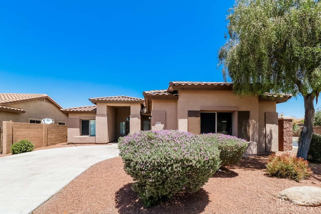 25574 W St Charles Ct in Buckeye, AZ - Building Photo