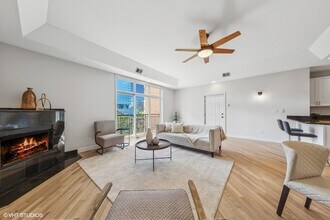 820 W Hubbard St, Unit 4 in Chicago, IL - Foto de edificio - Building Photo