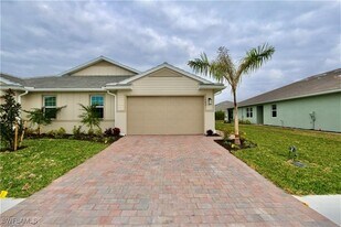 1063 Enbrook Lp in Naples, FL - Building Photo