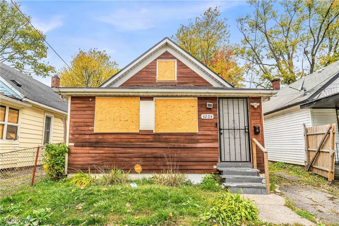 3204 W 71st St in Cleveland, OH - Building Photo