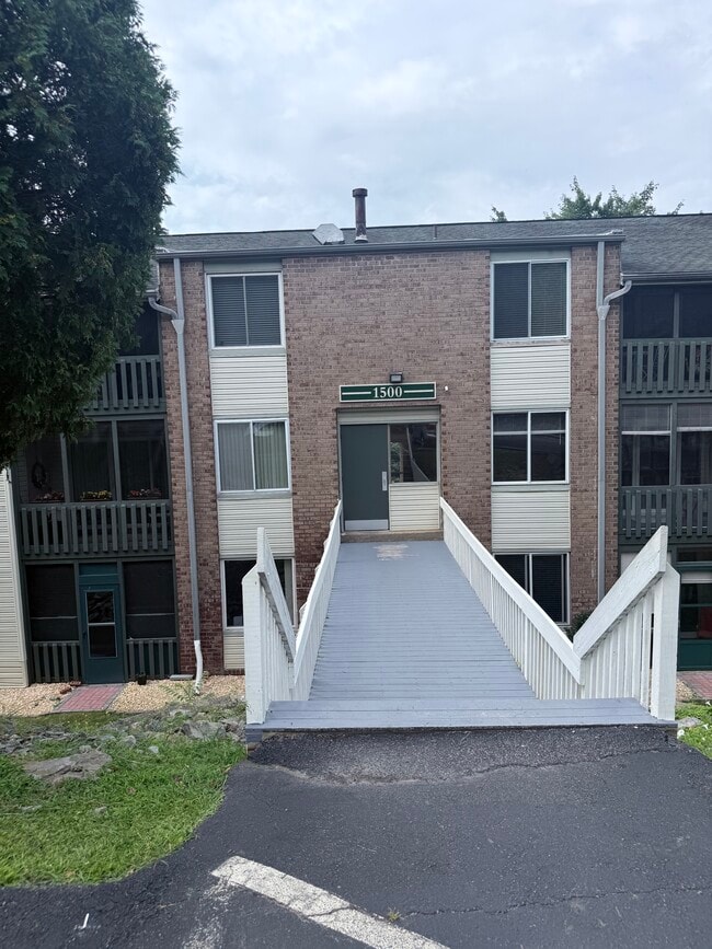 property at 1506 Summit Pointe