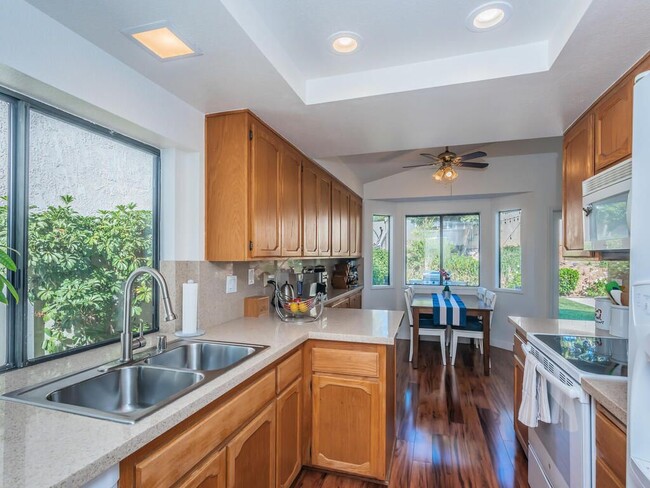 906 Alyssum Rd in Carlsbad, CA - Building Photo - Building Photo