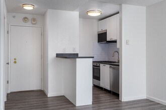 4 Captain Dr in Emeryville, CA - Building Photo - Building Photo