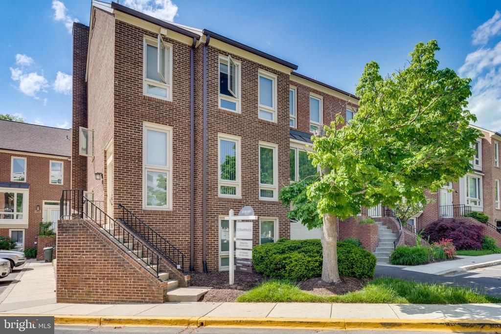 1409 Templeton Pl in Rockville, MD - Building Photo