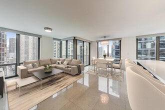 2 E Erie St in Chicago, IL - Building Photo - Building Photo