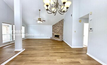 8534 Dawnridge Dr in Houston, TX - Building Photo - Building Photo