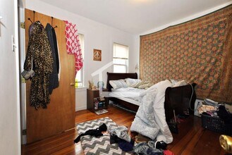 66 Brooks St, Unit 3 in Boston, MA - Foto de edificio - Building Photo