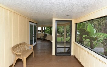 8270 Ibis St, Unit A in Sarasota, FL - Building Photo - Building Photo