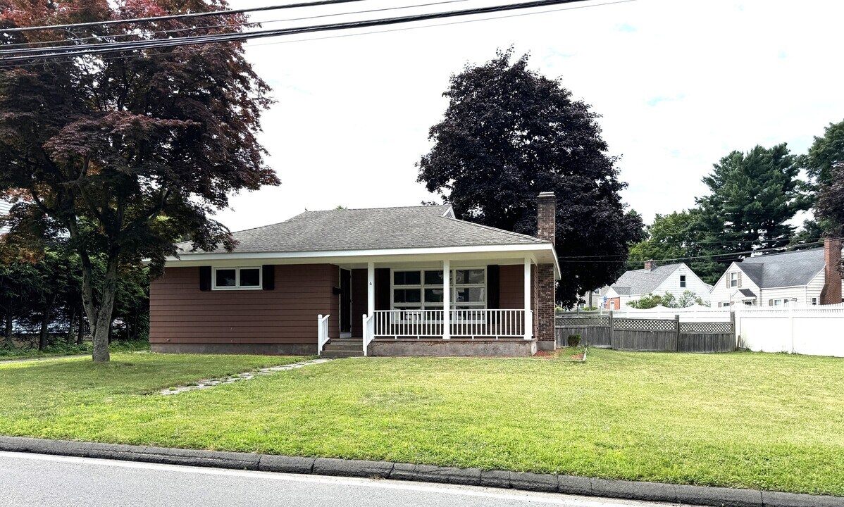 6 Lydall St in Manchester, CT - Building Photo