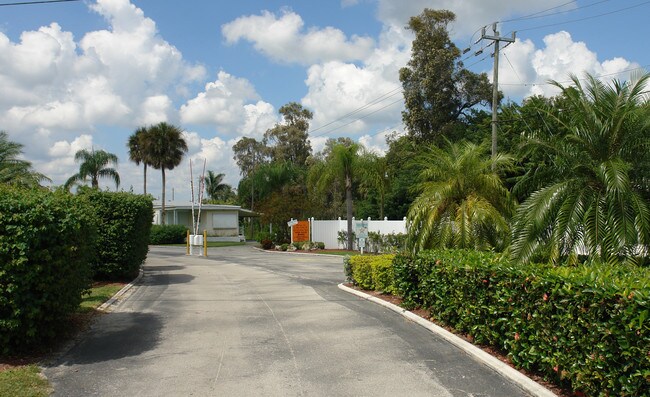 Orange Harbor Mobile Home & RV Park in Ft. Myers, FL - Building Photo - Building Photo