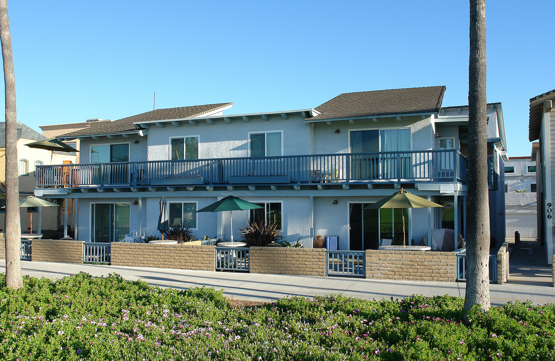 900 E Oceanfront in Newport Beach, CA - Building Photo