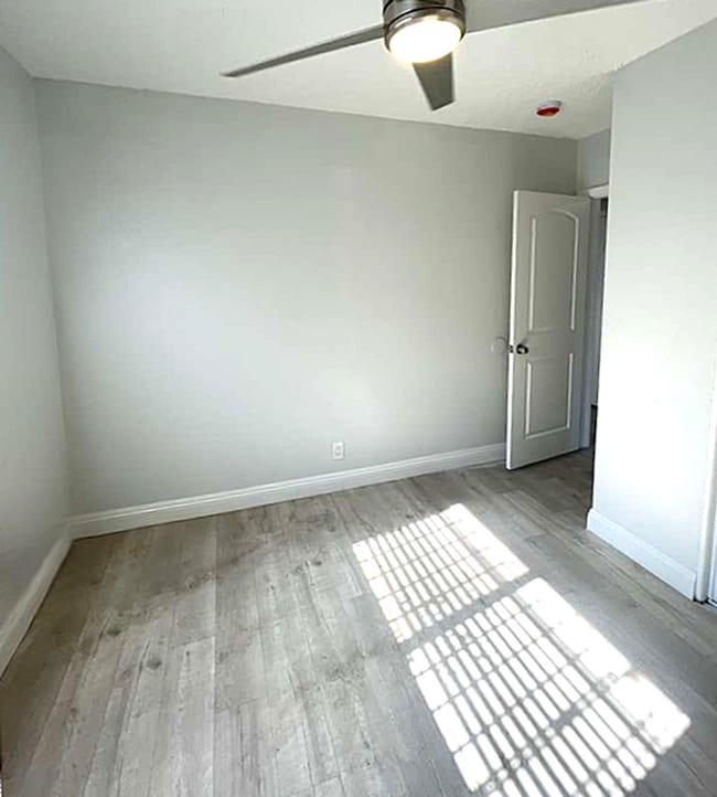 1333 E 47th St in Los Angeles, CA - Foto de edificio - Building Photo