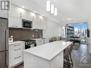255 Bay St in Ottawa, ON - Building Photo - Building Photo