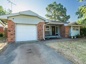 2001 N McKinley Ave in Shawnee, OK - Building Photo