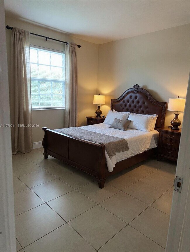 861 E 14th St in Hialeah, FL - Building Photo - Building Photo