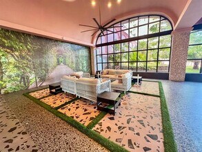 5225 Collins Ave, Unit 517 in Miami, FL - Building Photo - Building Photo