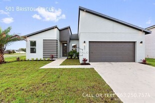 501 Bristol Cir in Poinciana, FL - Building Photo