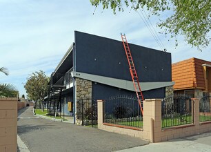 514 S Flower St in Santa Ana, CA - Foto de edificio - Building Photo