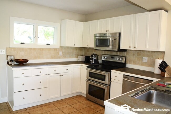 4887 Edgewater Dr in Mound, MN - Building Photo - Building Photo
