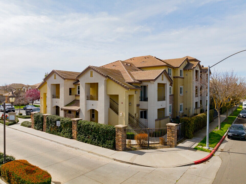 Balboa Park in Turlock, CA - Foto de edificio
