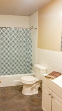 1811 Owens Ct in Hopewell, VA - Foto de edificio - Building Photo