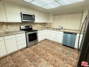 38916 Pso De Oro in Murrieta, CA - Building Photo - Building Photo