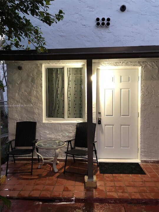 518 SW 15th Ave-Unit -4 in Miami, FL - Building Photo