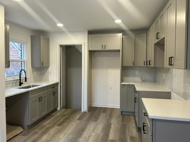 17639 Lenore Ave in Detroit, MI - Building Photo - Building Photo