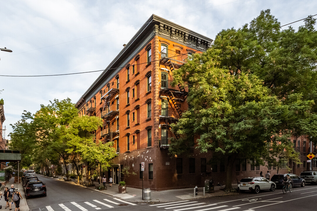 Horatio Arms in New York, NY - Building Photo