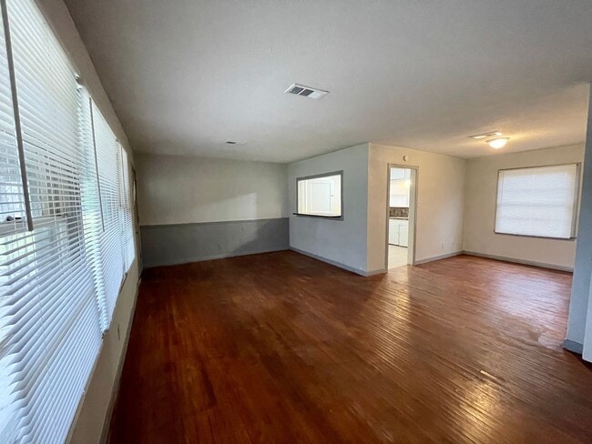 2370 Hybrook Ln in Beaumont, TX - Building Photo - Building Photo