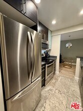 8530 Holloway Dr in West Hollywood, CA - Building Photo - Building Photo