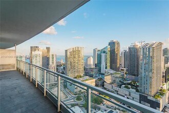 92 SW 3rd St, Unit 4404 in Miami, FL - Building Photo - Building Photo