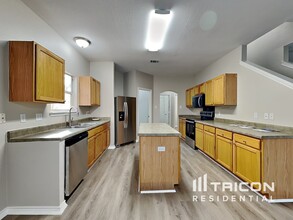 227 Red Hawk Ridge in San Antonio, TX - Building Photo - Building Photo