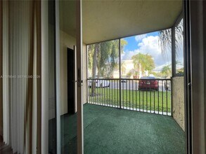 8323 Lake Dr in Doral, FL - Building Photo - Building Photo