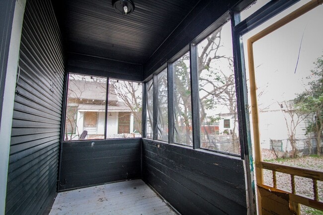 1727 Nolan St in San Antonio, TX - Building Photo - Building Photo