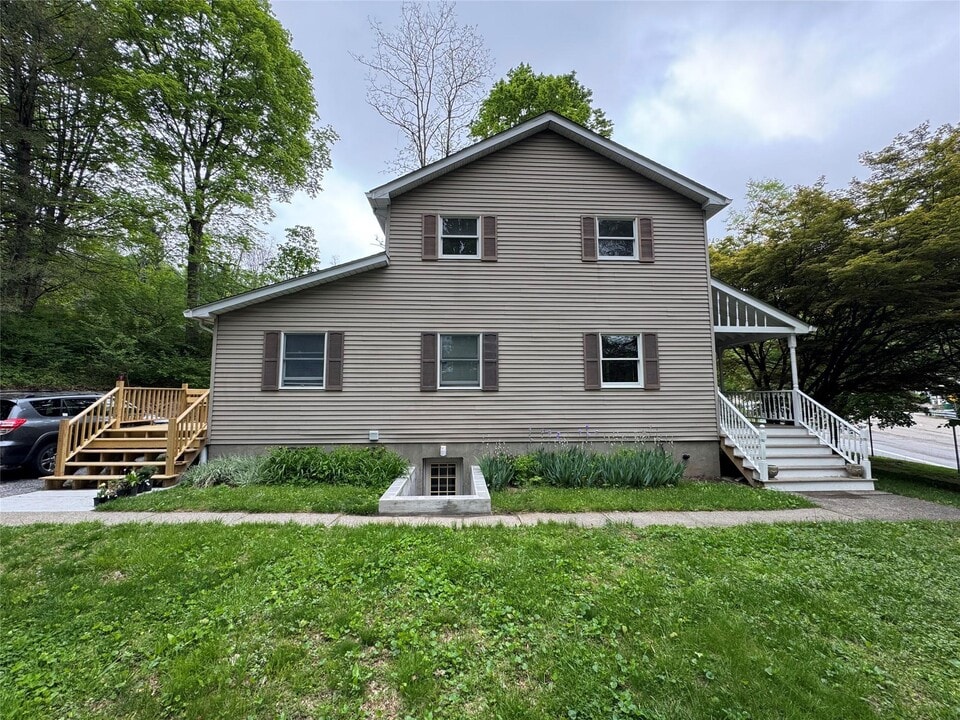352 Main St in Nelsonville, NY - Building Photo