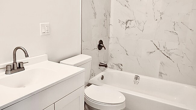 2252 Greenwich St in Philadelphia, PA - Building Photo - Building Photo
