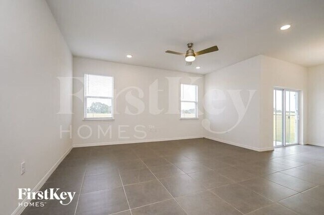 600 Crown Rose Dr in Eagle Lake, FL - Building Photo - Building Photo