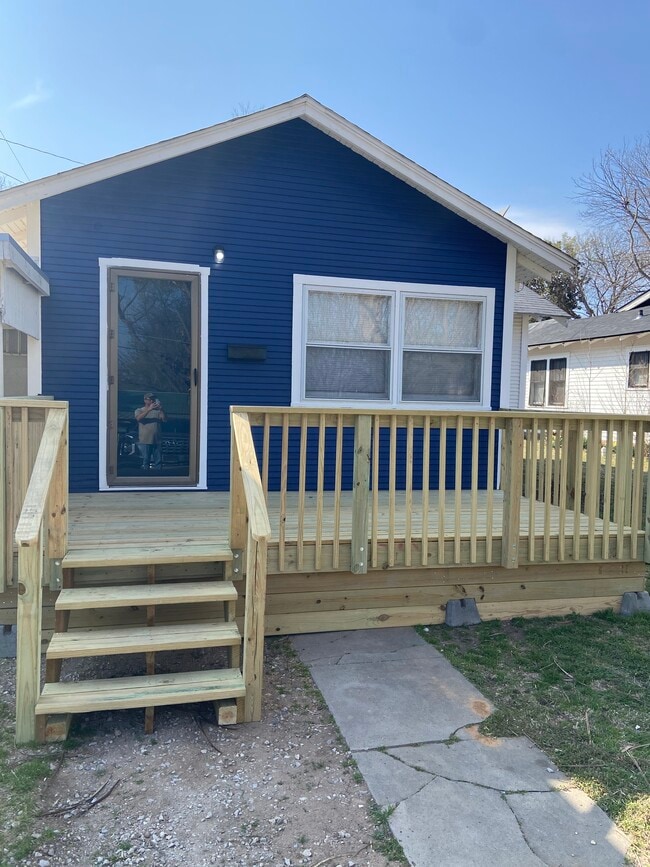 property at 112 S 9th St