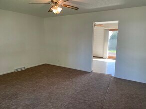 4625 Candlelight Dr in Davenport, IA - Foto de edificio - Building Photo