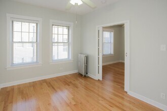 1916 W Winona St, Unit 3 in Chicago, IL - Building Photo - Building Photo