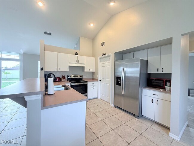 property at 1005 SW 18th Ave