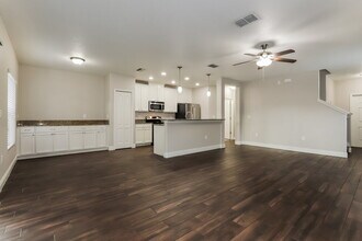 10611 Summer Azure Dr in Riverview, FL - Foto de edificio - Building Photo