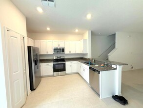 10197 Trumpet Honeysuckle Wy in San Antonio, FL - Building Photo - Building Photo
