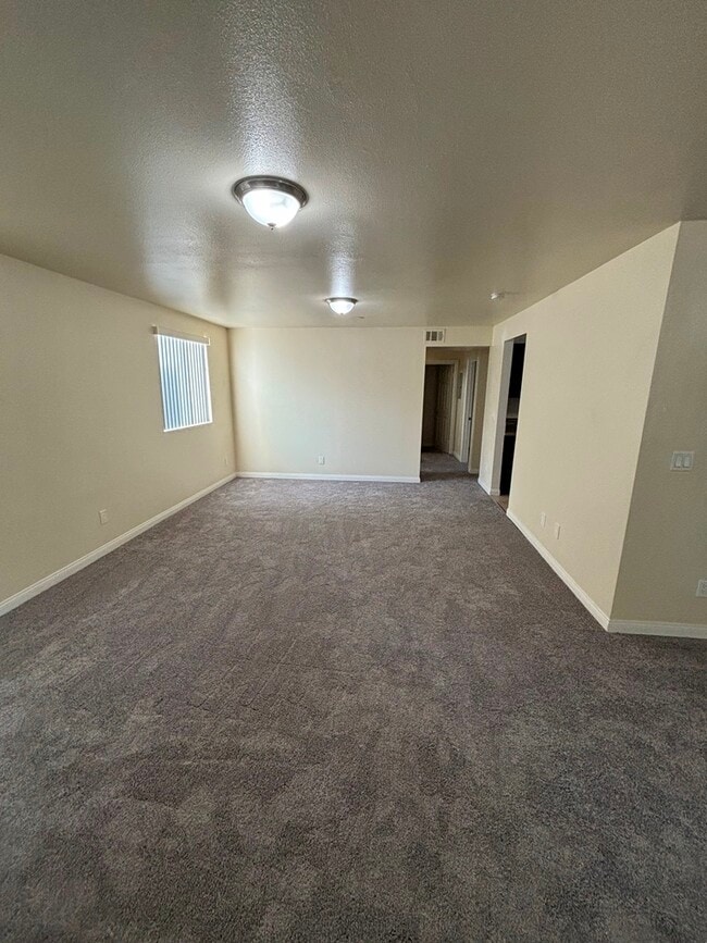 214 E 97th St in Los Angeles, CA - Foto de edificio - Building Photo