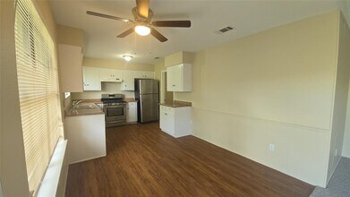 6120 Hylawn Dr in Austin, TX - Building Photo - Building Photo